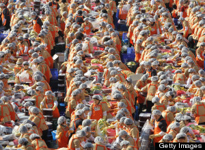 South Korean Housewives Make Kimchi For The Poor South Korean Housewives Make Kimchi For The Poor