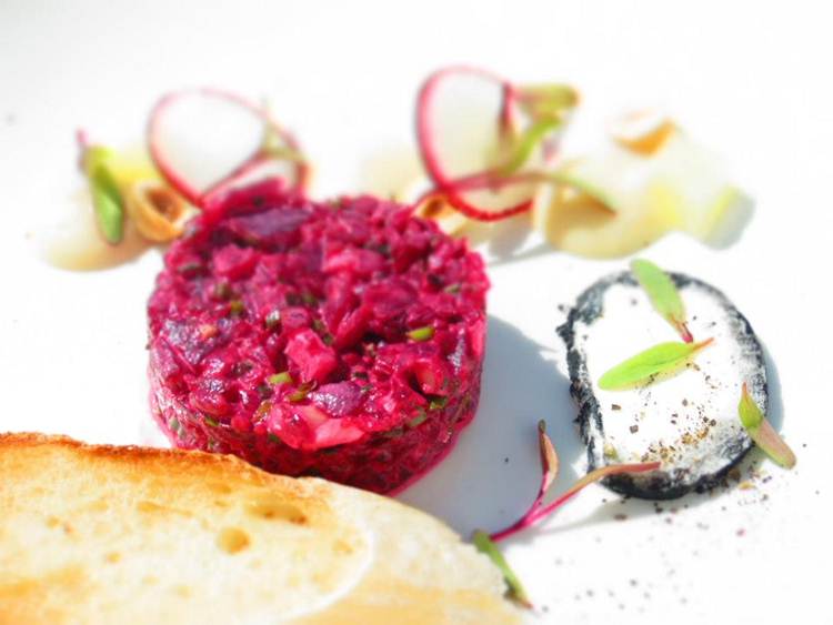 524535_603228019706371_702036183_n