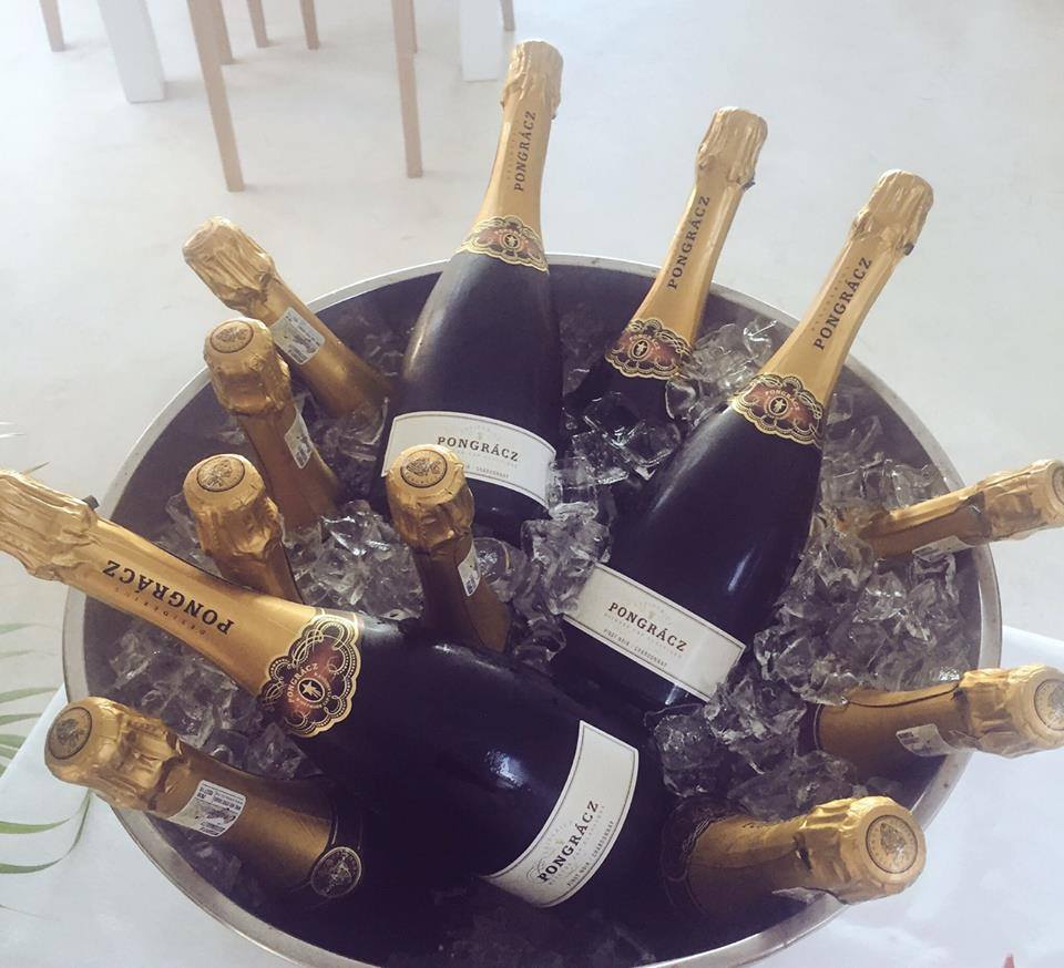 Bottomless Bubbly Harbour Huose