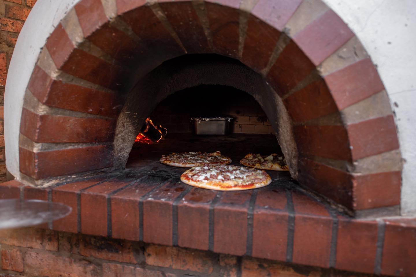 R119 Pizza and Beer/Wine Special from Lupa Osteria Durban Restaurants