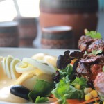 Papa A la Huancaina con anticucho1