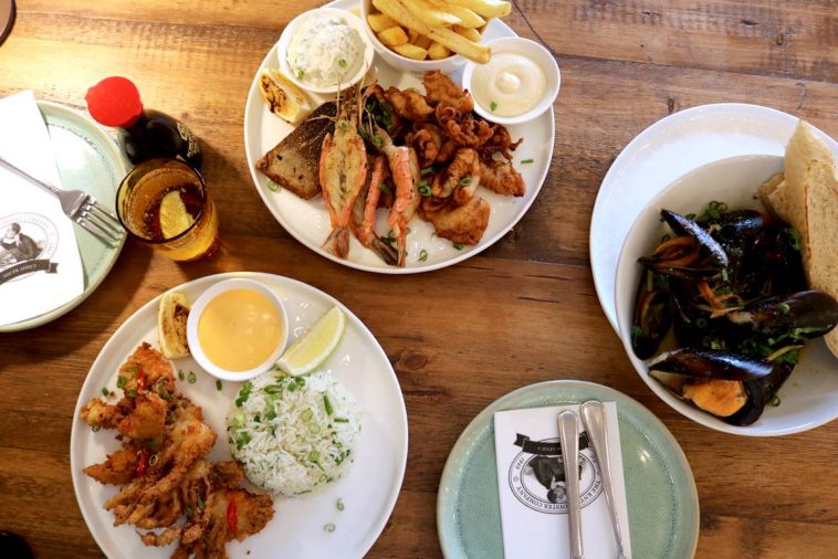 Knysna Oyster Company at the V&A Waterfront Review: Shuck, Tuck, Repeat.